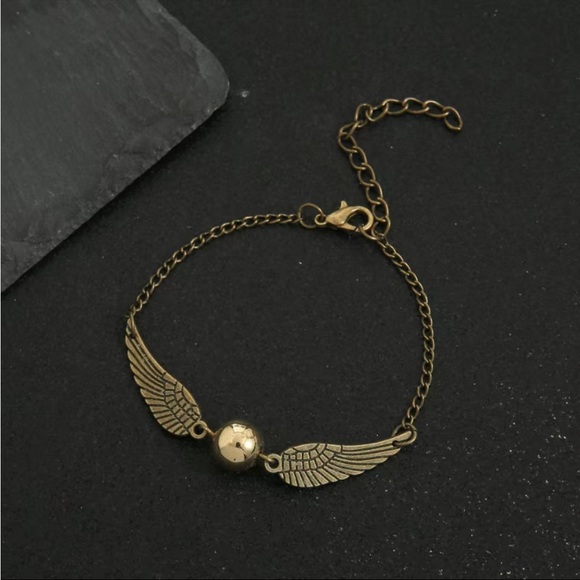 Harry Potter Golden Snitch Bracelet - Picture 3 of 4